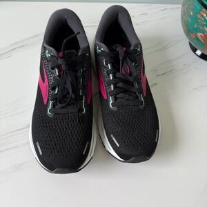 Brooks Ghost 14. Size 8 worn once